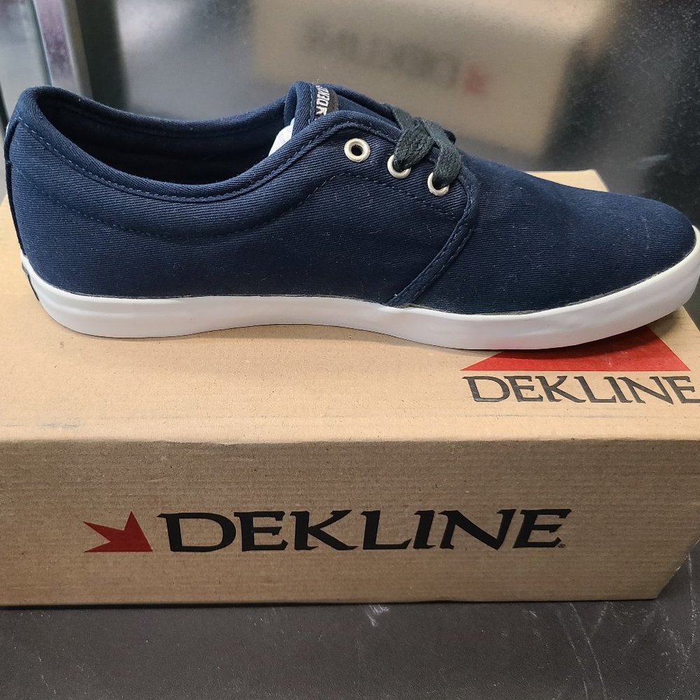 Dekline shoes